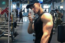 揭阳肌肉男模(肌肉男模拟器)