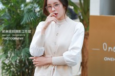 揭阳兼职模特被摄影师亲(兼职模特被摄影师亲了)